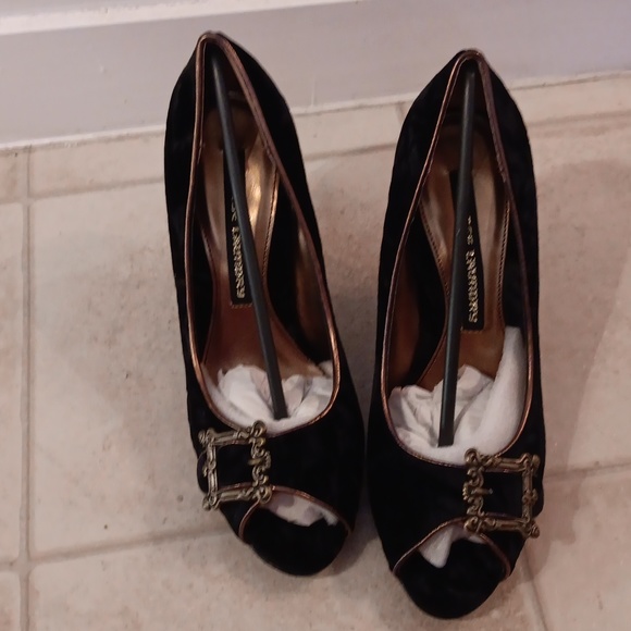 NIB Chinese Laundry black velvet gold heels 8 vintage-style buckle Jolin - Picture 7 of 10